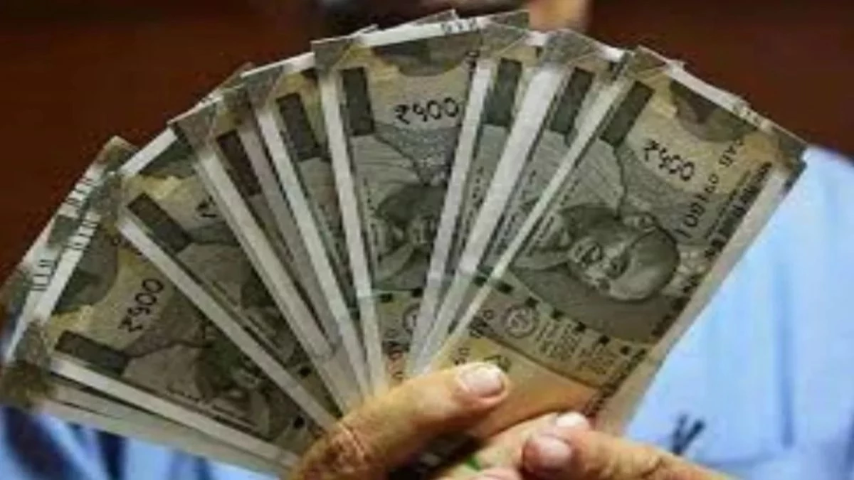 DA Hike: दिवाली से पहले सरकारी कर्मचारियों को बड़ा तोहफा, महंगाई भत्ते में इतने प्रतिशत बढ़ोतरी की उम्मीद